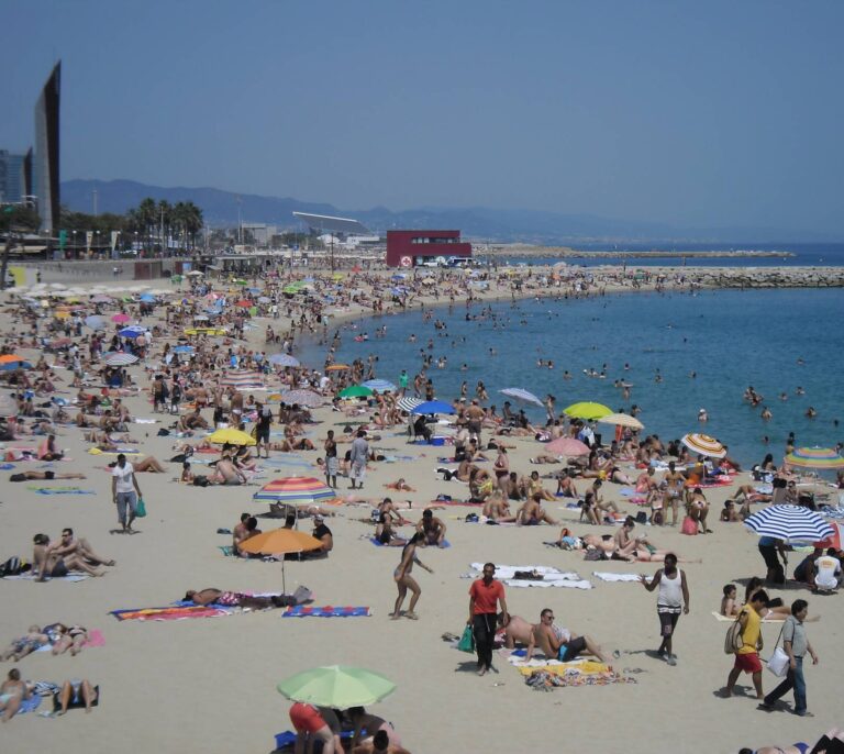 El turismo español logra el mejor año de su historia con más de 75 millones de visitantes