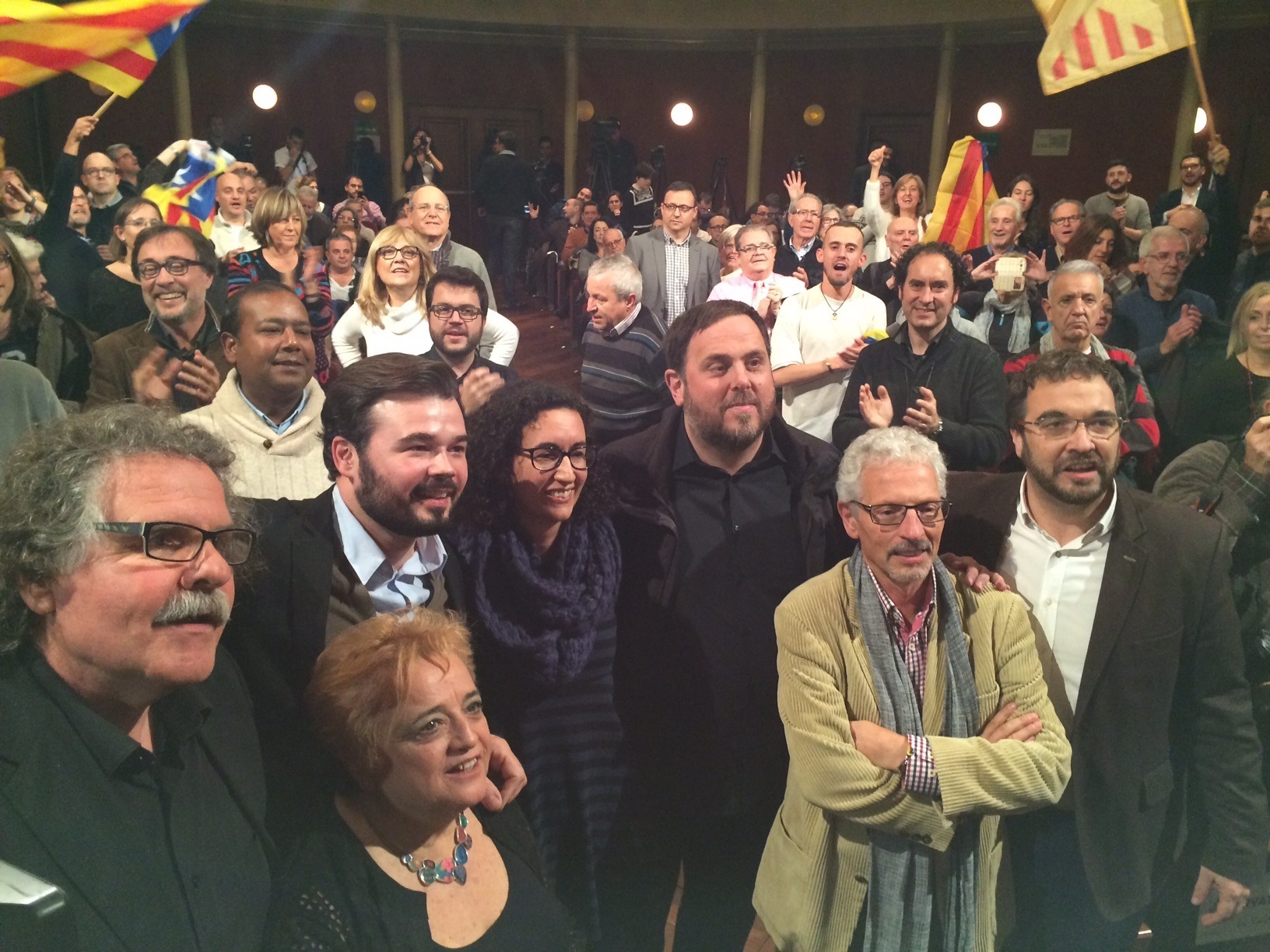 El juez Santiago Vidal, junto a los líderes de ERC.