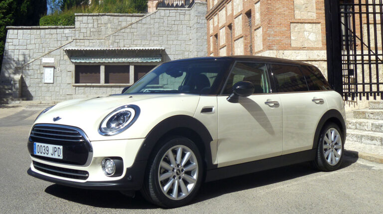 El Mini Clubman combina todo el encanto del icónico modelo con la habitabilidad que brinda una carrocería de 4,25 m de longitud.