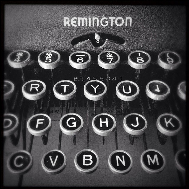 Teclado de un modelo antiguo de máquina de escribir Remington.