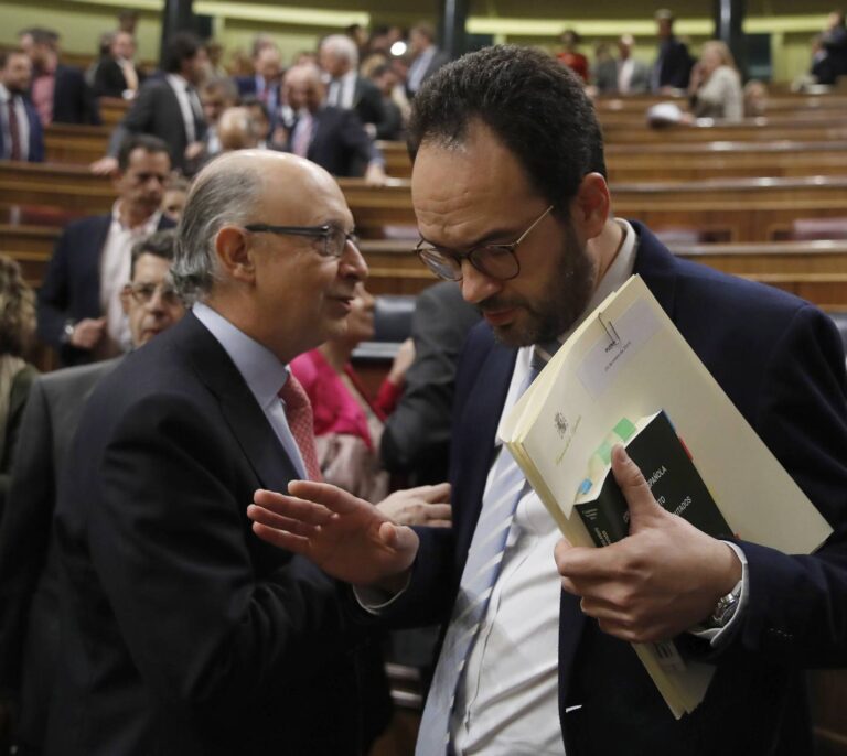 El Gobierno, a punto de tirar la toalla con los PGE de 2017, intentará negociar los de 2018