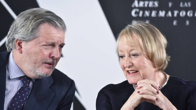 Premios Goya El ministro de Cultura, Íñigo Méndez de Vigo, junto a la presidenta de la Academia de Cine, Yvonne Blake.