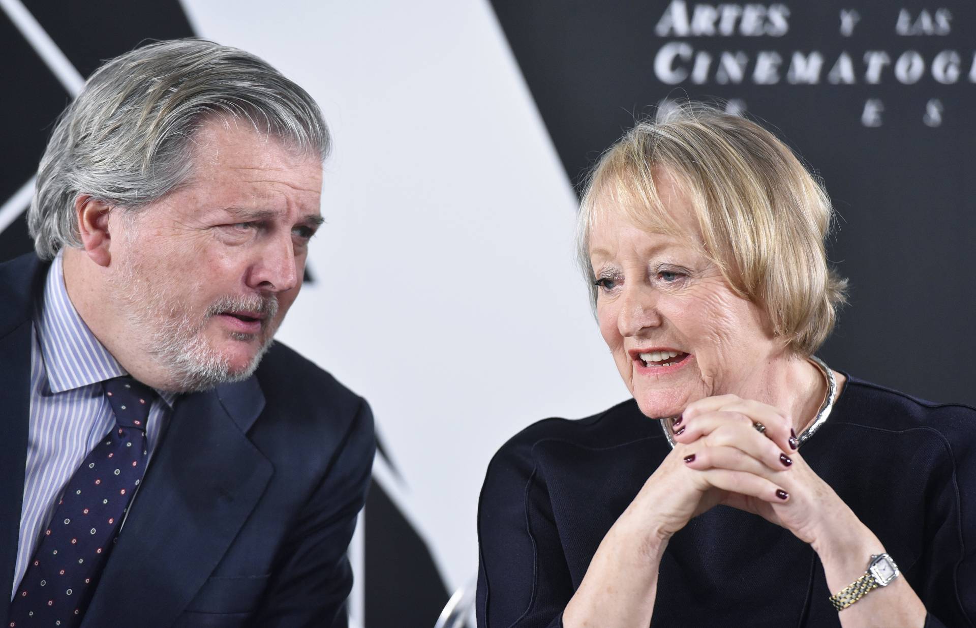 El ministro de Cultura, Íñigo Méndez de Vigo, junto a la presidenta de la Academia de Cine, Yvonne Blake.