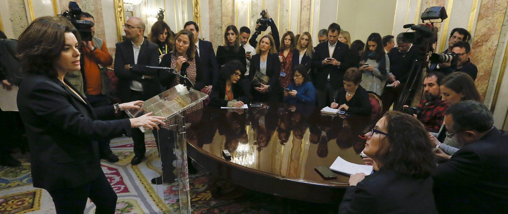 En pequeño al pope por el pene grande