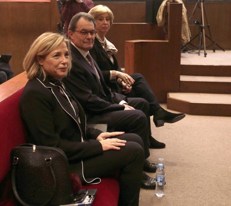 El Tribunal de Cuentas admite una denuncia para que Mas devuelva lo gastado el 9-N