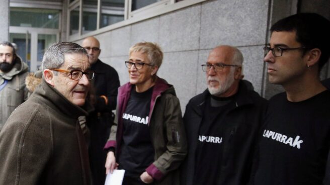 El ex presidente de Kutxabank, Mario Fernández, antes de entrar al juzgado.