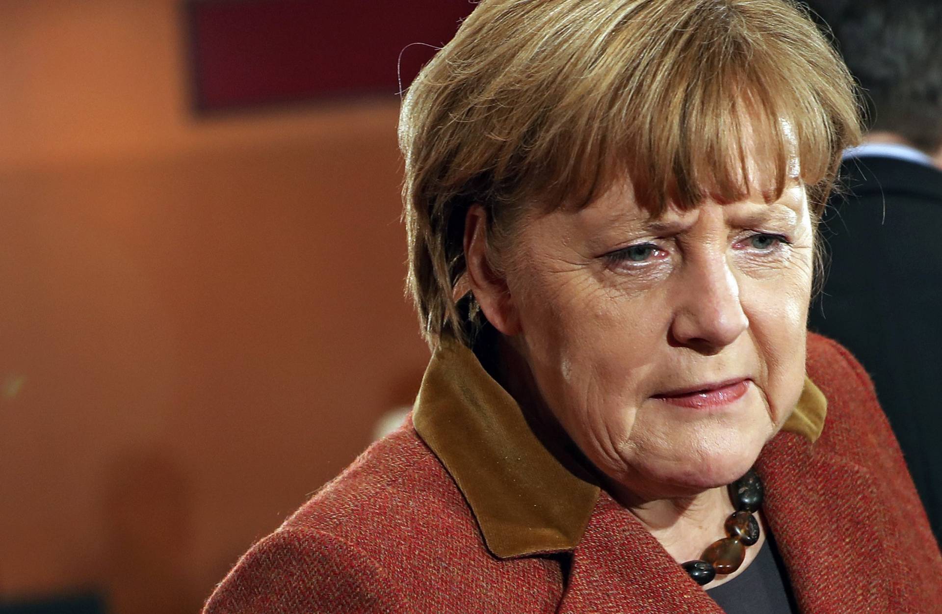 Merkel y Juncker hablan por teléfono sobre la situación en Cataluña