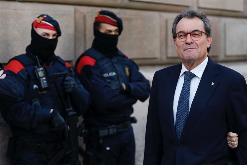 El ex presidente de la Generalitat, Artur Mas, a su llegada a los juzgados.