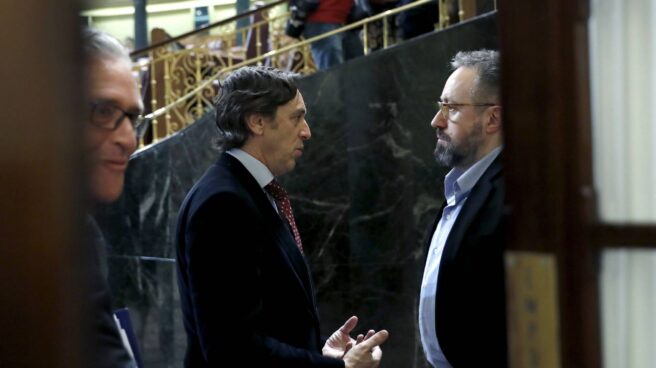 Rafael Hernando y Juan Carlos Girauta, en el Congreso de los Diputados.