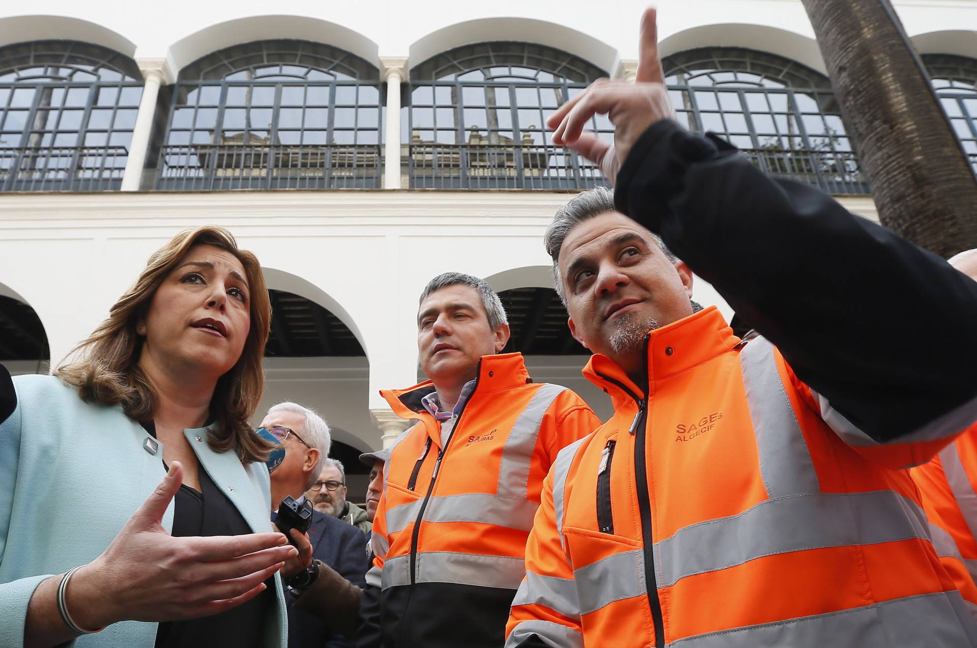 Susana Díaz con estibadores