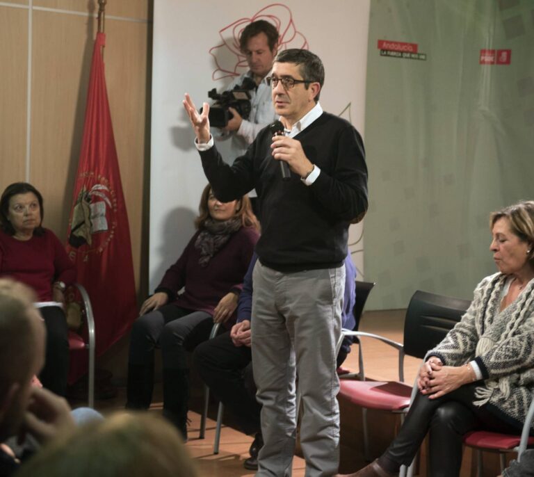 Patxi López lanza un crowdfunding para financiar su campaña en el PSOE