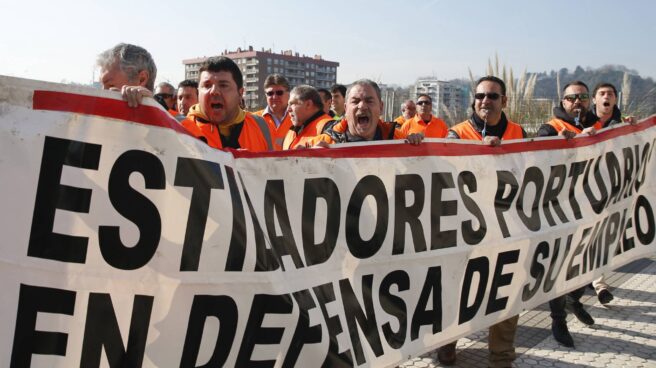Protesta de un grupo de estibadores. Protesta de un grupo de estibadores.