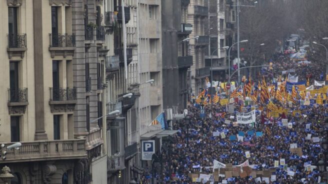 Vista de la manifestación celebrada hoy en Barcelona por los refugiados bajo el lema "Basta de excusas. Acojamos ya".