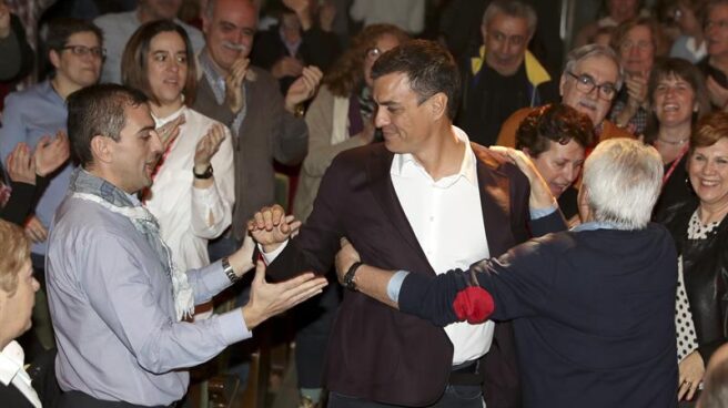 Sánchez propone un PSOE fronterizo con Podemos y dar poder decisorio a las bases