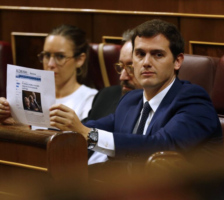 C's presenta su ley anticorrupción entre críticas por apoyar a "un partido corrupto"