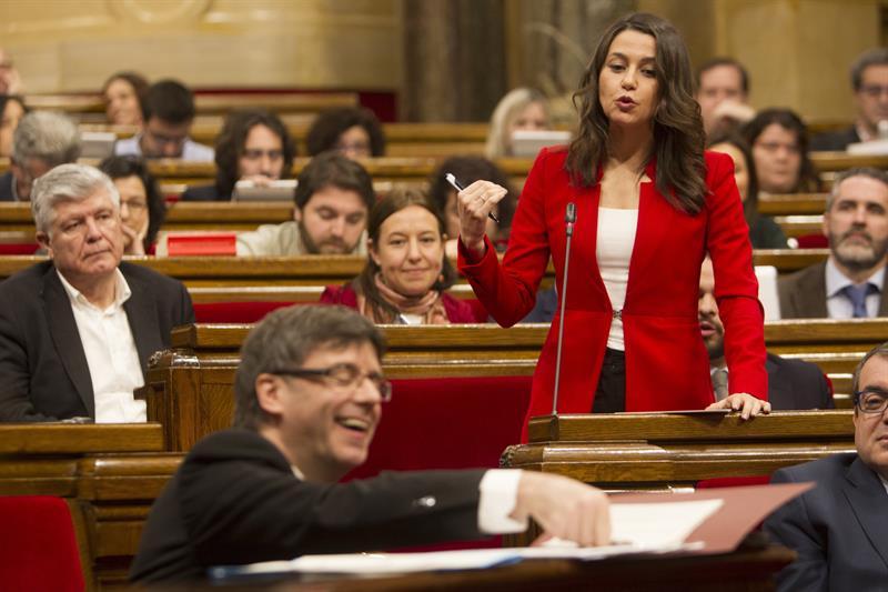 Carles Puigdemont e Inés Arrimadas.