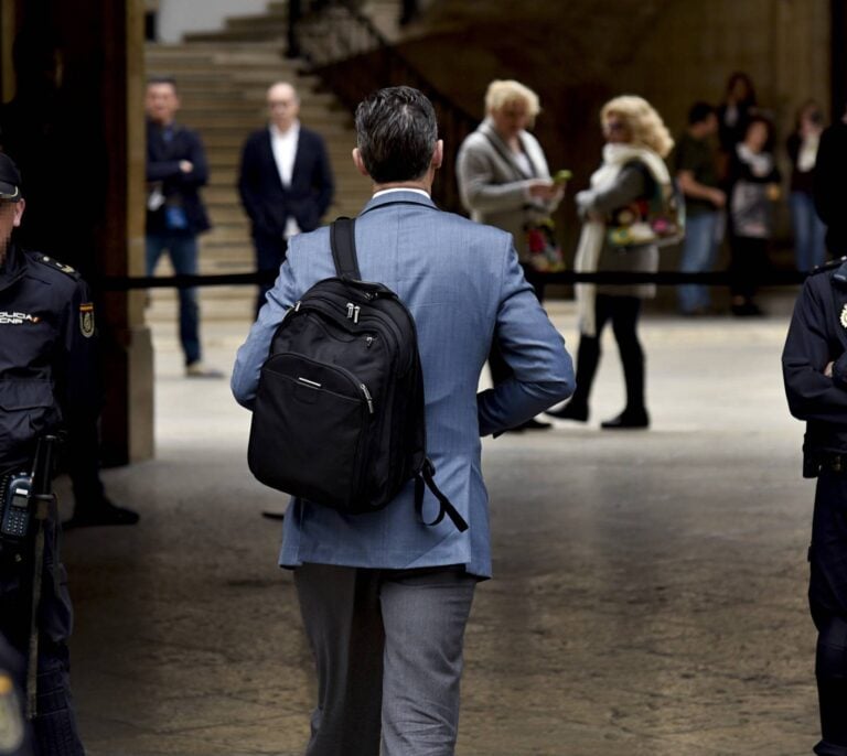 La Audiencia valora el arraigo familiar de Urdangarin para dejarle en libertad sin fianza