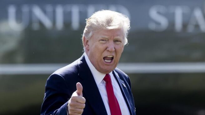 636235560121106378w El presidente de EEUU, Donald Trump, ante el Air Force One, antes de partir al cónclave conservador.