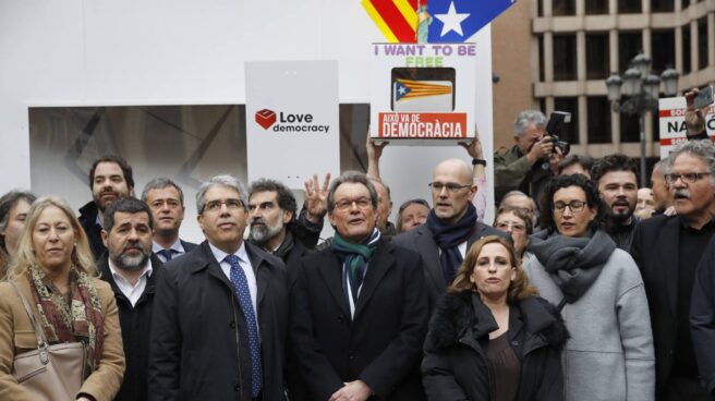 Francesc Homs junto a Artur Mas antes de ir hacia el Tribunal Supremo.