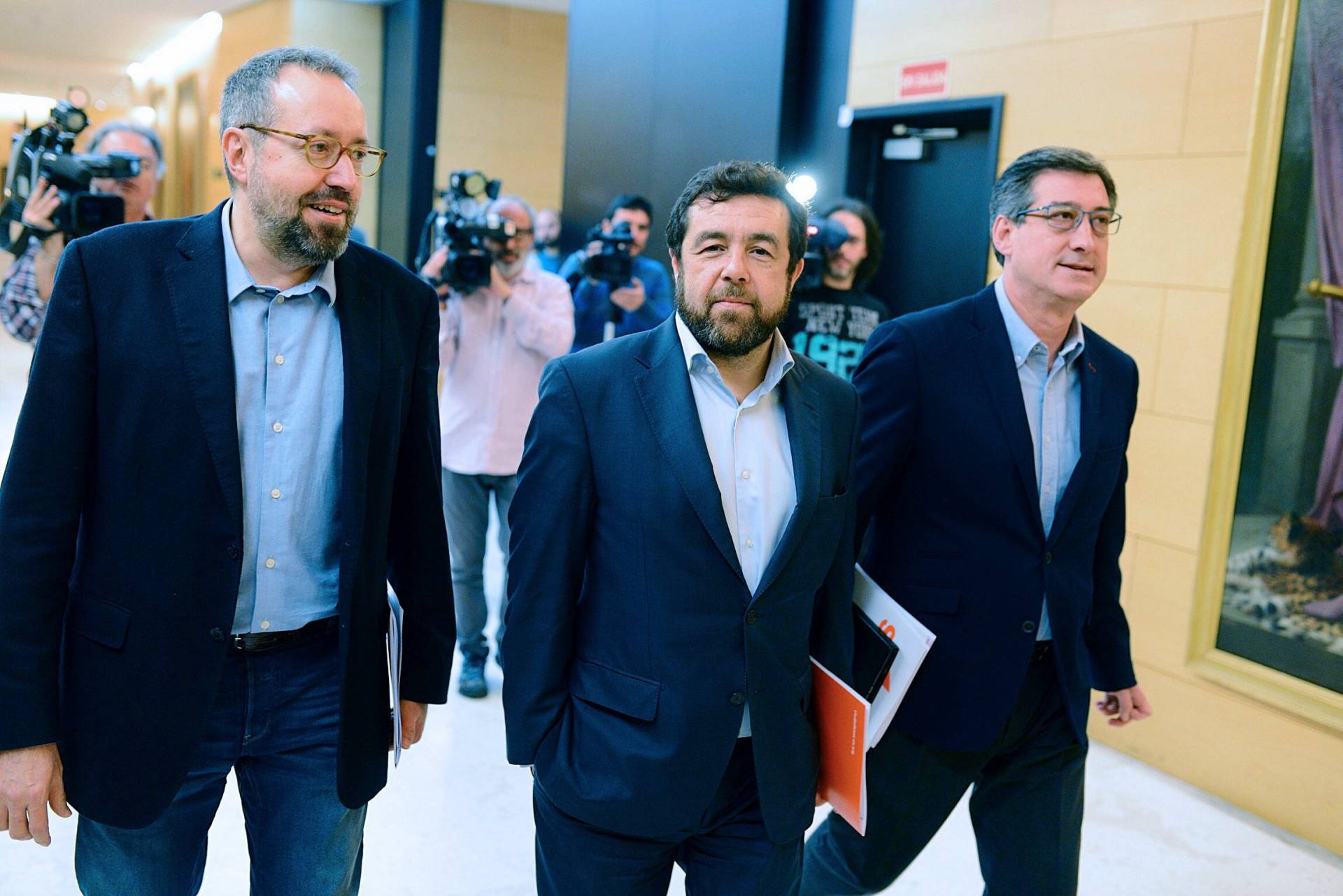 Juan Carlos Girauta, Miguel Gutiérrez e Ignacio Prendes, de la delegación de Ciudadanos en la comisión de seguimiento.