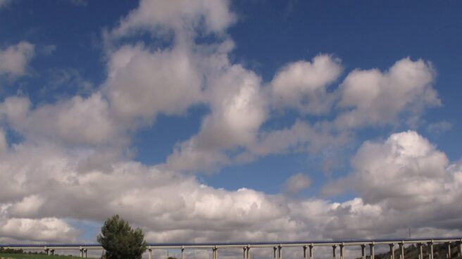 Viaducto sobre el arroyo Pantueña, perteneciente a la R-3.