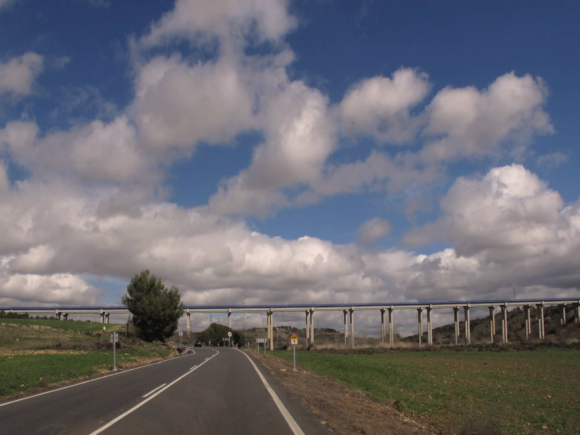 Viaducto sobre el arroyo Pantueña, perteneciente a la R-3.