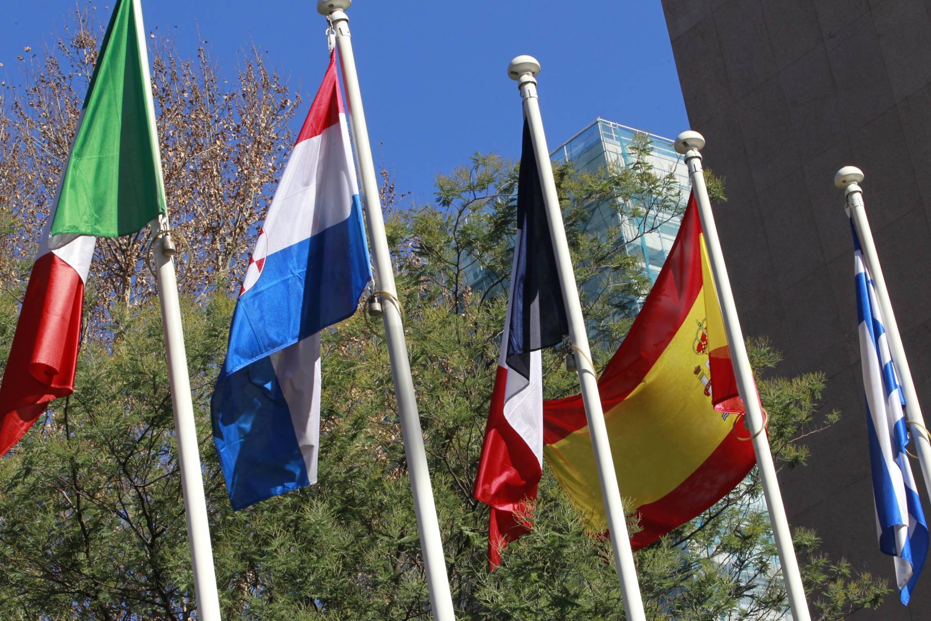 Banderas de Italia, Croacia, Francia, España y Grecia.