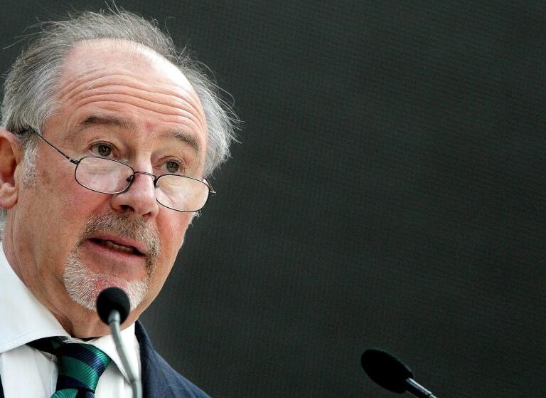 Hacienda cree que Rato cobró dinero no declarado de Caixabank, Santander y Telefónica