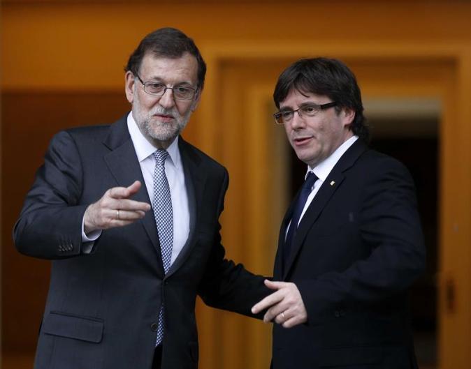 Rajoy recibió a Puigdemont en Moncloa en abrirl del año pasado