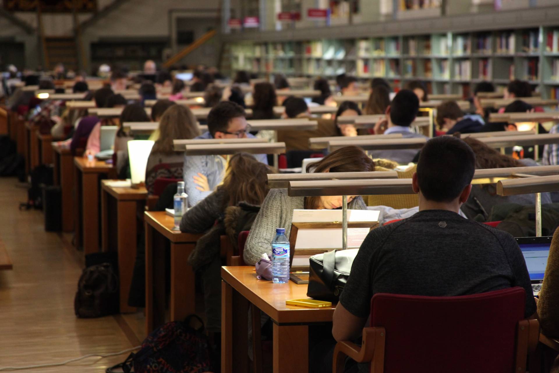 Biblioteca. Examenes.
