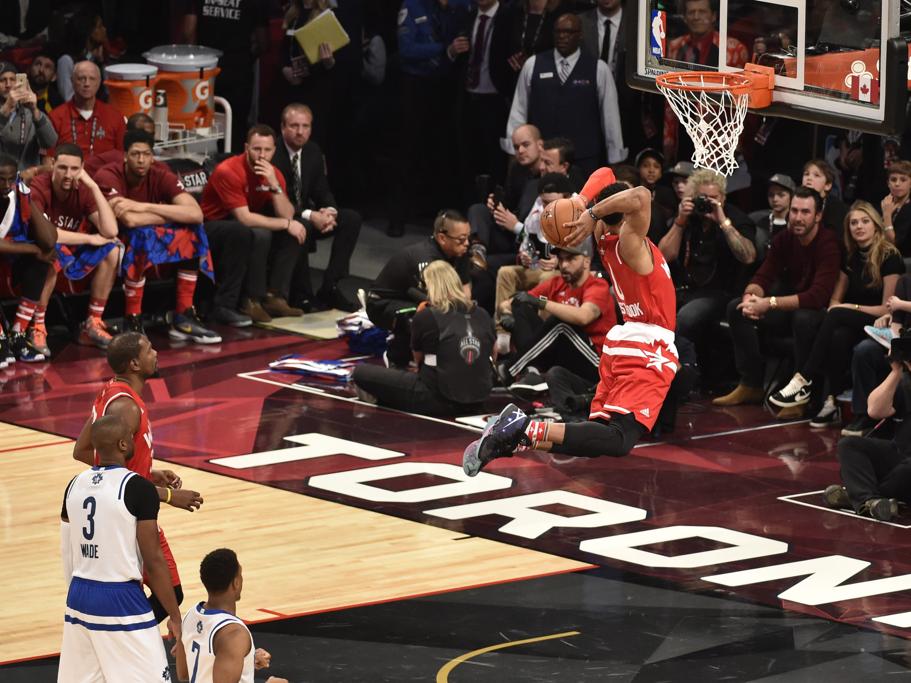 NBA El jugador de Oklahoma City Thunder, Russell Westbrook, haciendo un mate en el último All Star.