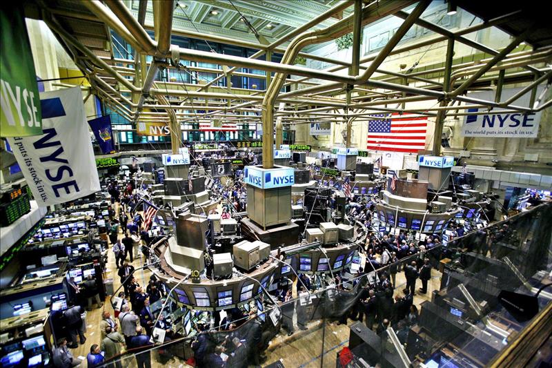 Vista de la bolsa de Nueva York en plena actividad bursátil.