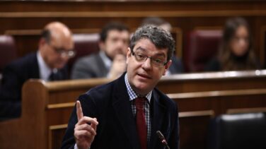El Gobierno quita competencias a CNMC en energía y telecos en plena batalla en Bruselas