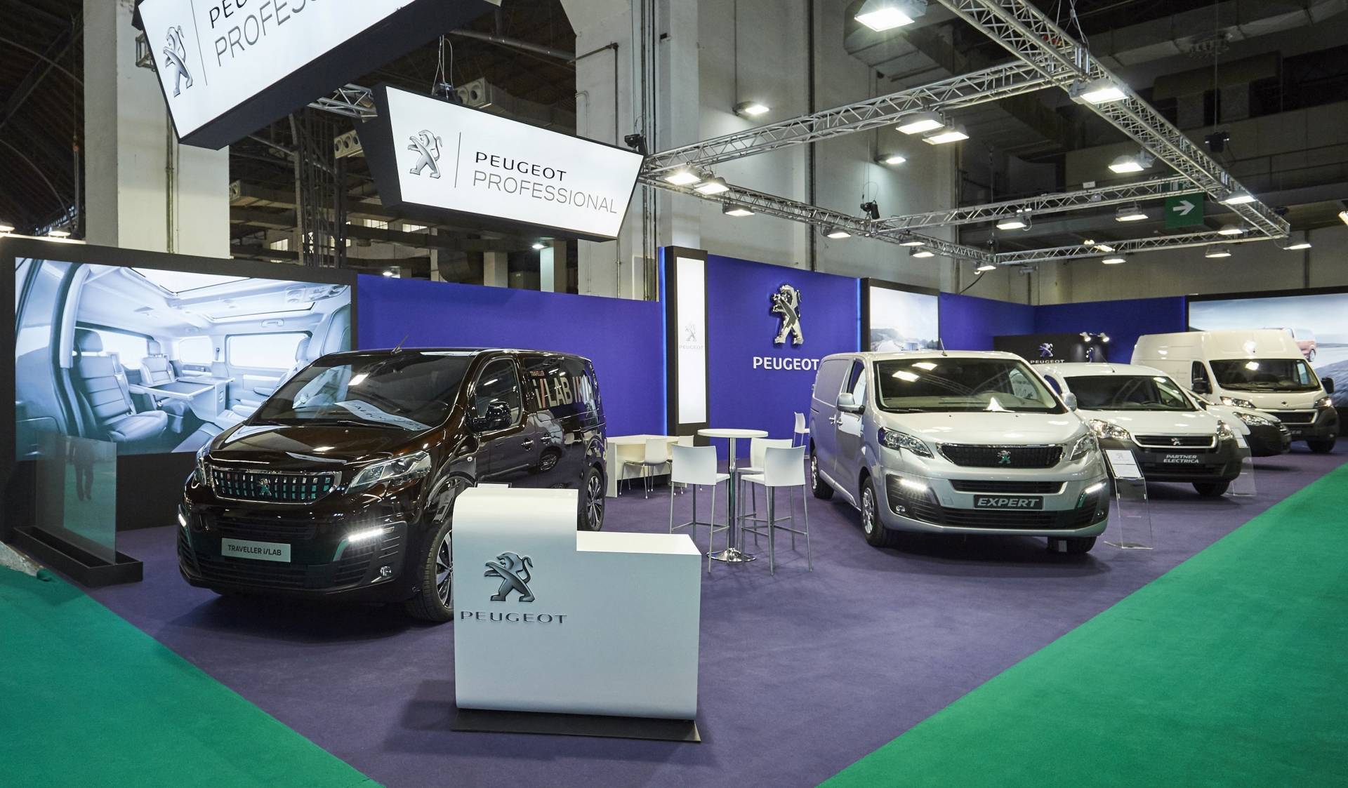 Vehículos Peugeot en el Salón de la Logística de Barcelona.