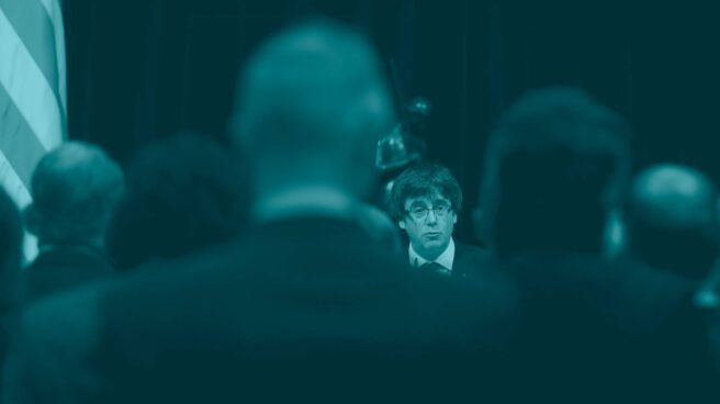 Puigdemont se refleja en su propio espejo