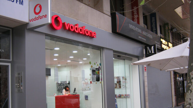 Fachada de una tienda de Vodafone en Madrid.