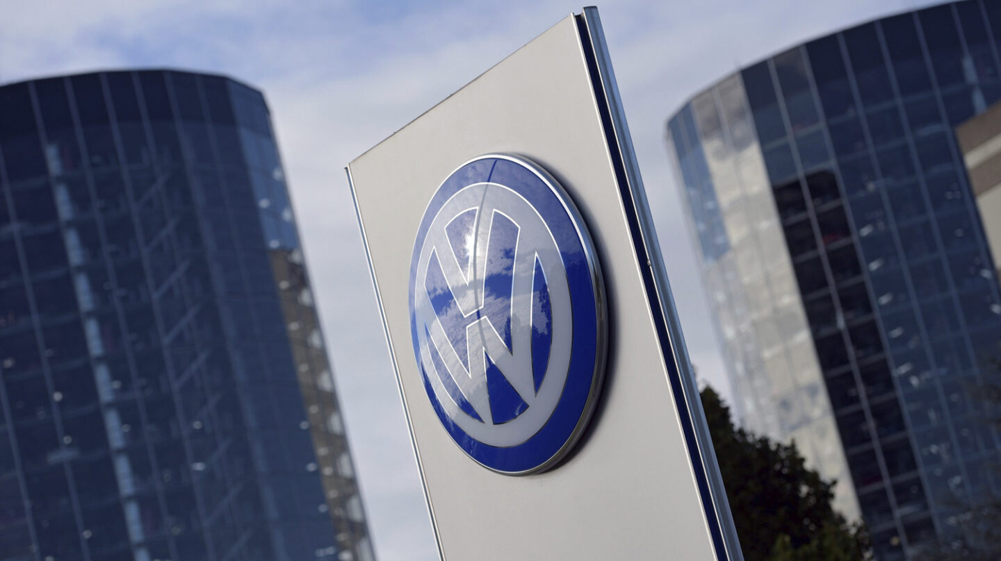 Logo de la compañía de automoción Volkswagen.