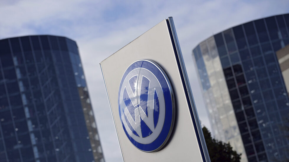 Logo de la compañía de automoción Volkswagen.