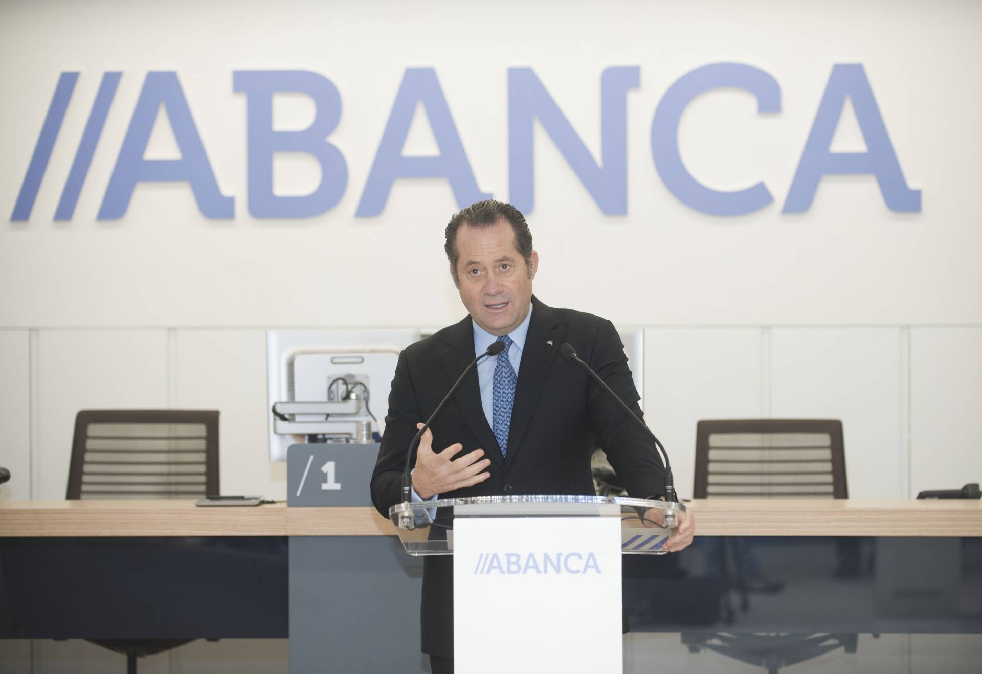 Rodríguez durante la presentación del nuevo modelo de oficina de Abanca.
