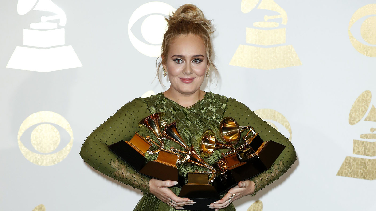 Adele, ganadora de cinco Grammy. Entre ellos uno por su tema 'Hello', como mejor canción