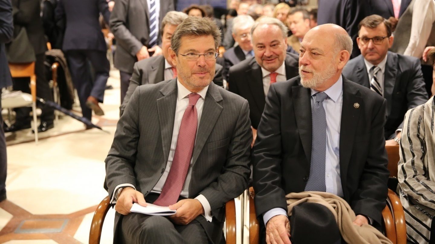 Rafael Catalá, ministro de Justicia, y José Manuel Maza, fiscal general del Estado.