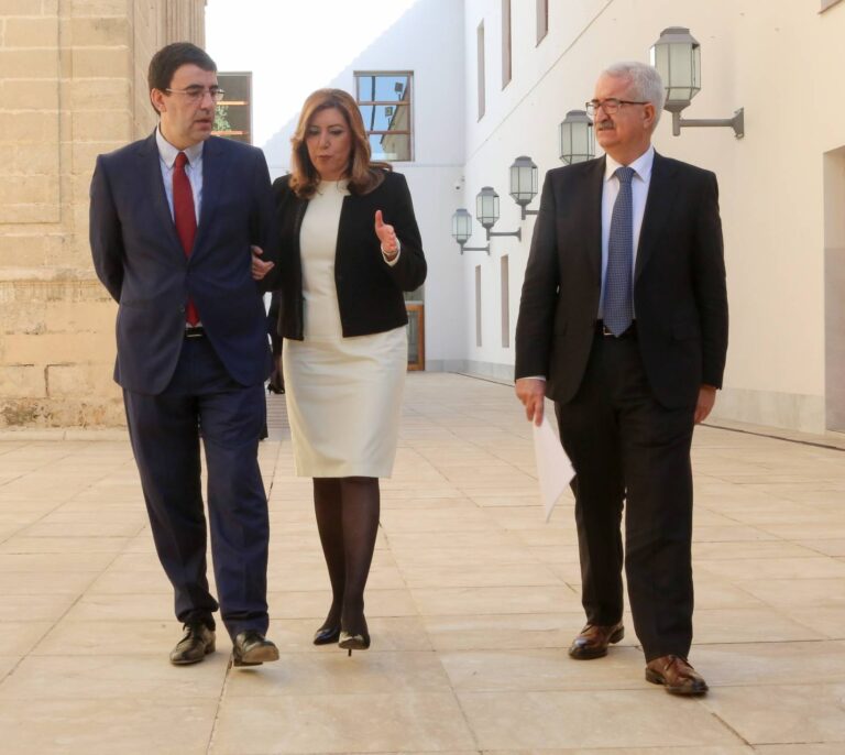 Susana Díaz rebaja su perfil el Día de Andalucía y Pedro Sánchez pone rumbo a Cádiz
