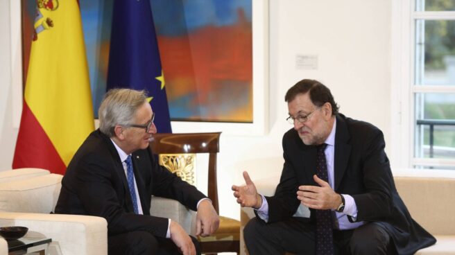 Juncker apoya a España y carga contra los que "no respetan el orden constitucional"