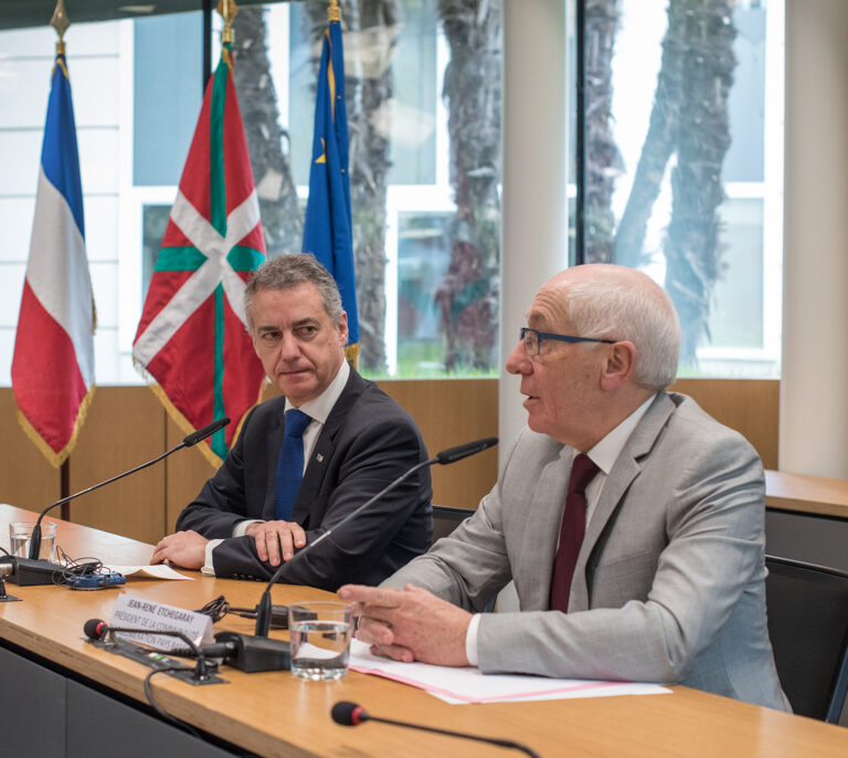 Urkullu activa la vía con el 'País Vasco francés' y pide a Francia apoyo en el fin de ETA
