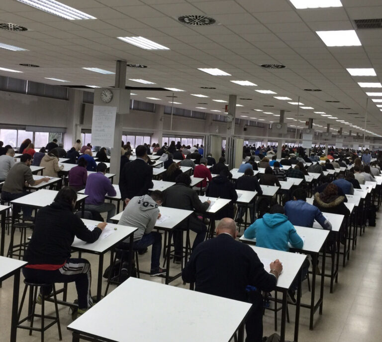 Más de 300.000 personas se presentan a las mayores oposiciones desde el año 2009