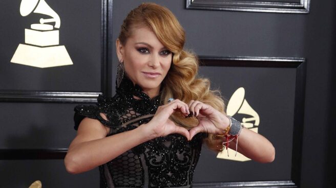 Paulina Rubio en la alfombra roja de los Premios Grammy.