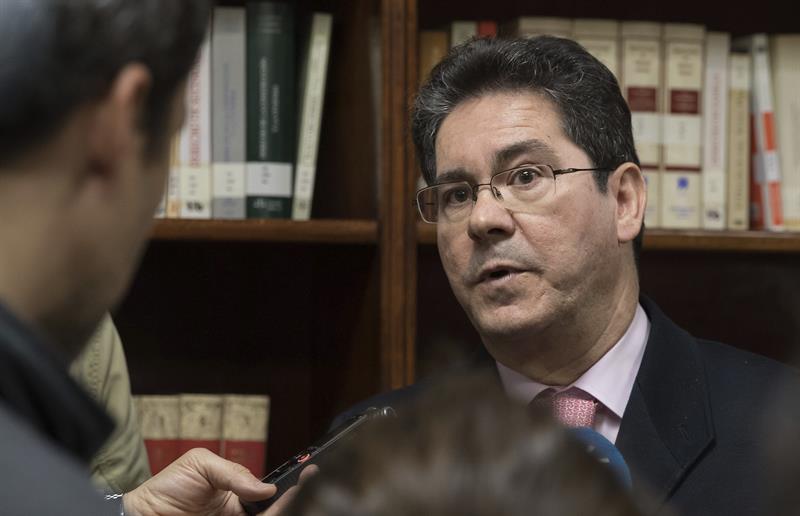 Manos Limpias recusa al juez ex alto cargo de la Junta que enjuiciará a Chaves y Griñán