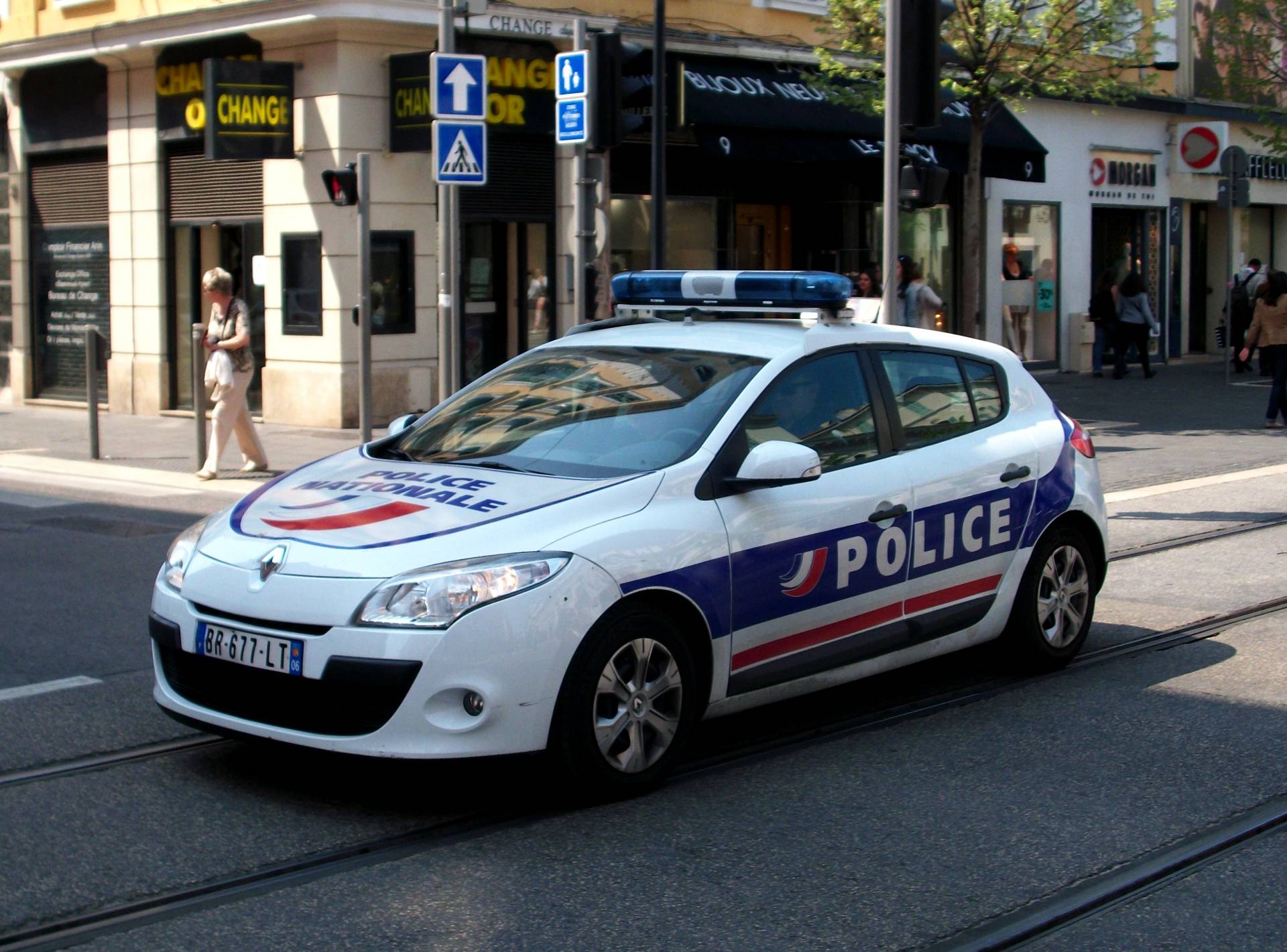 Un coche de la policía francesa.