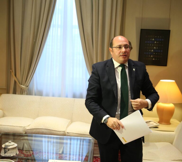 El presidente de Murcia no recurrirá el auto que le investigará por el 'caso Auditorio'