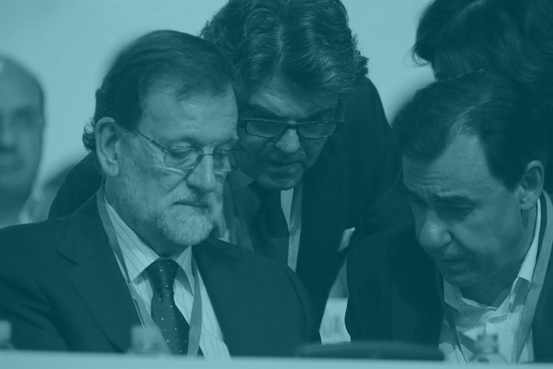 Mariano Rajoy, junto a Moragas y Maíllo.